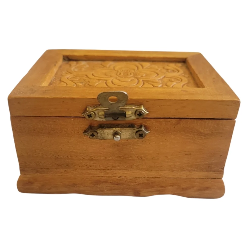 Vtg Wooden Carved Flower Floral Trinket Jewelry Box Brass Latch Hinges